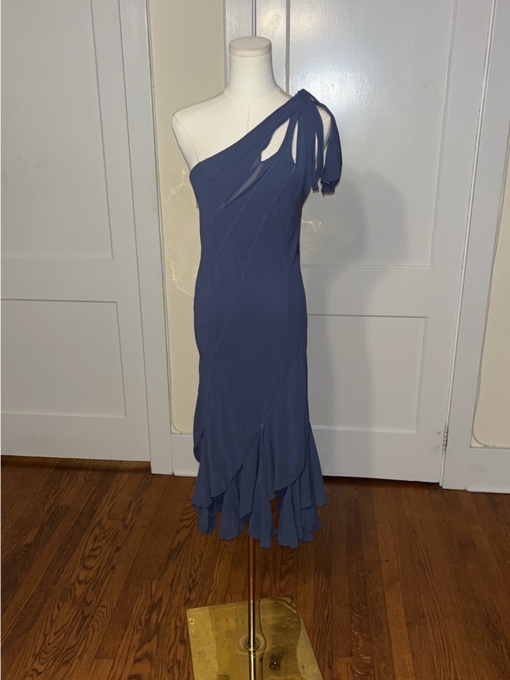 One-Shoulder Navy Blue Evening Dress with Ruffled Hem